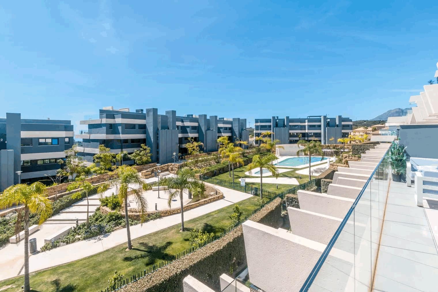 2 soveværelse Lejlighed til leje i Estepona med swimmingpool garage - € 2.700 (Ref: 9183364)