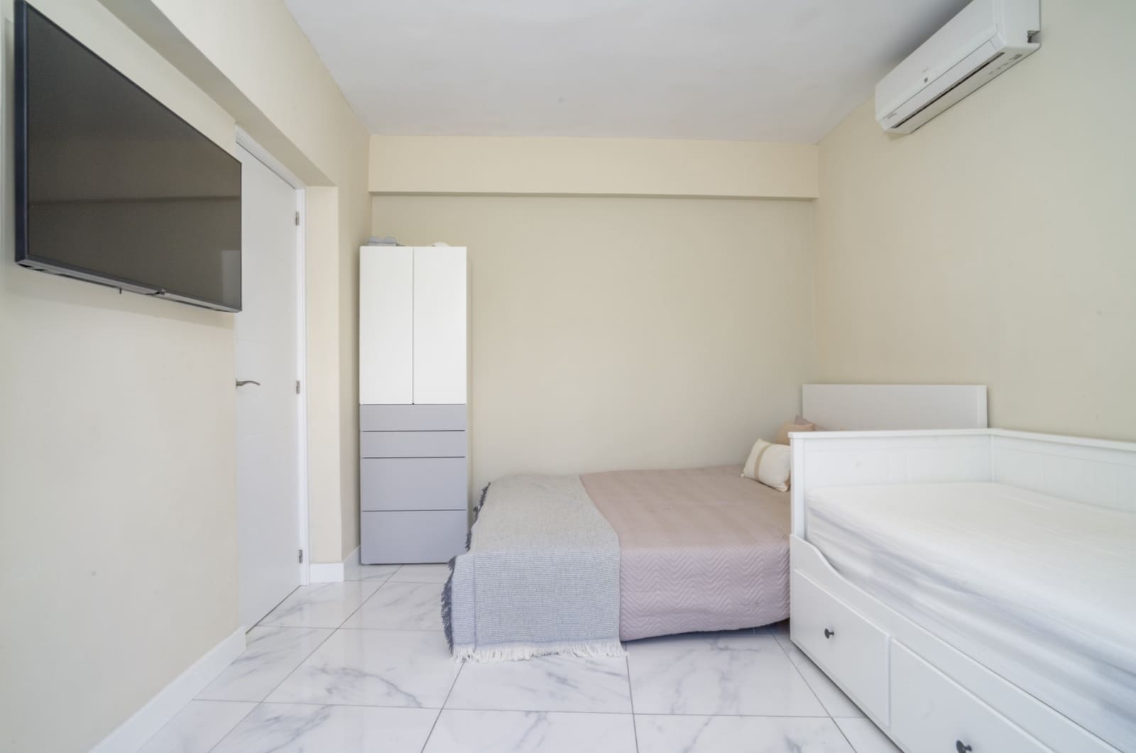 2 bedroom Apartment for sale in Nueva Andalucia with pool - € 499,950 (Ref: 9208200)