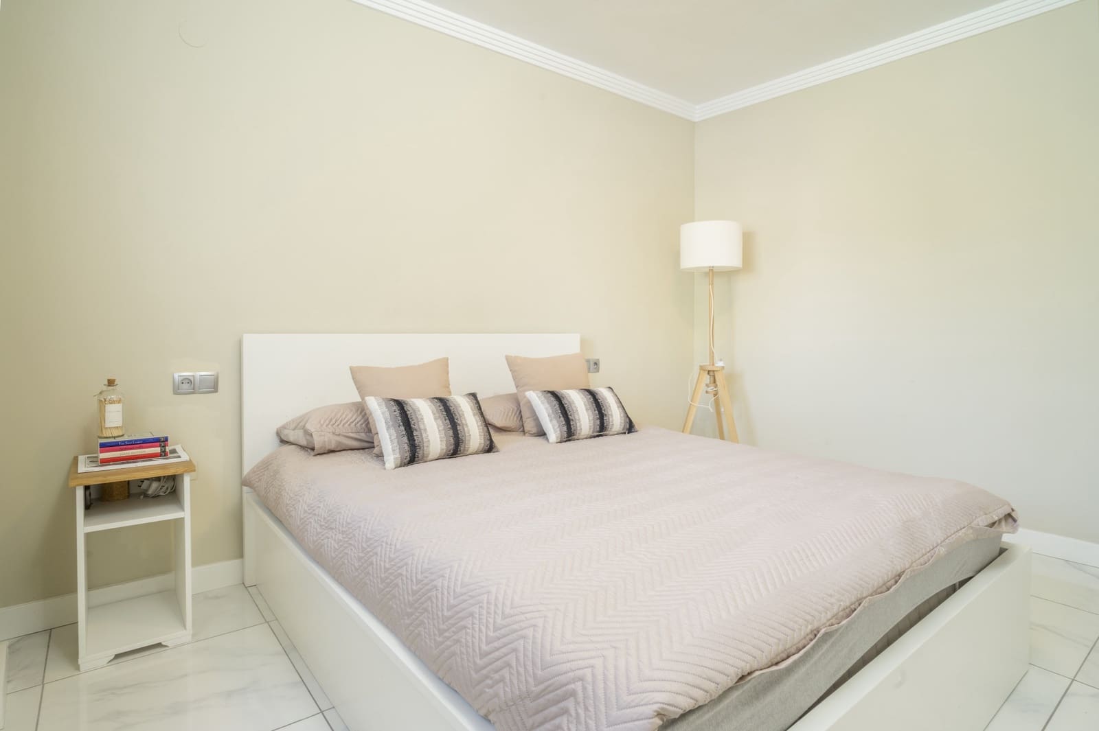 2 bedroom Apartment for sale in Nueva Andalucia with pool - € 499,950 (Ref: 9208200)