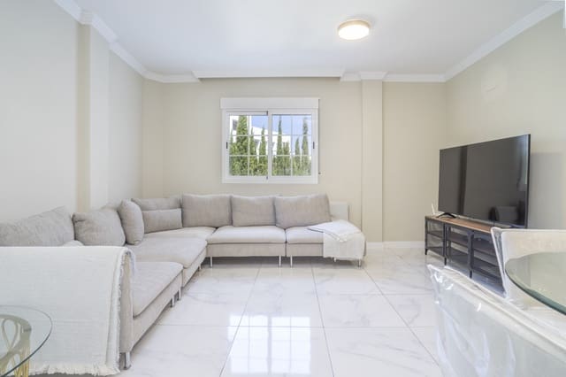 2 bedroom Apartment for sale in Nueva Andalucia, Marbella with pool - € 499,950 (Ref: 9208200)