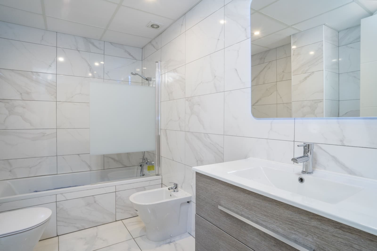 2 bedroom Apartment for sale in Nueva Andalucia with pool - € 499,950 (Ref: 9208200)