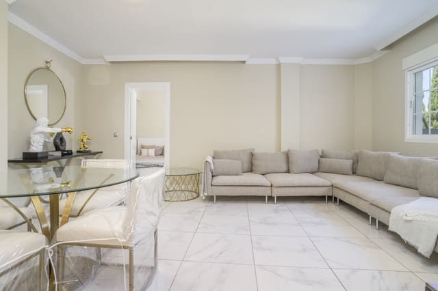 2 bedroom Apartment for sale in Nueva Andalucia, Marbella with pool - € 499,950 (Ref: 9208200)