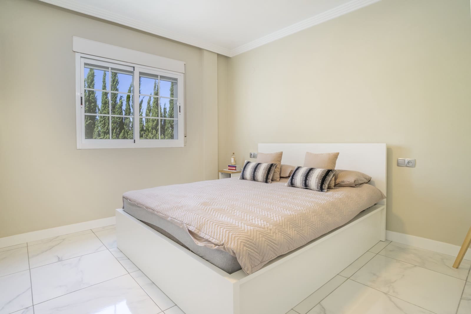 2 bedroom Apartment for sale in Nueva Andalucia with pool - € 499,950 (Ref: 9208200)