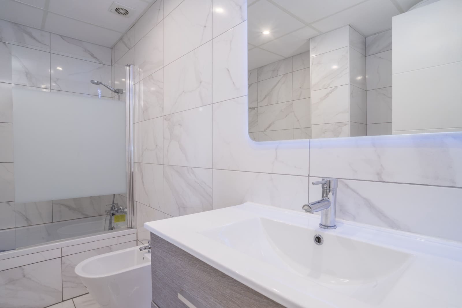 2 bedroom Apartment for sale in Nueva Andalucia with pool - € 499,950 (Ref: 9208200)