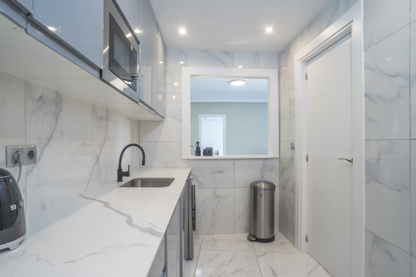 2 bedroom Apartment for sale in Nueva Andalucia with pool - € 499,950 (Ref: 9208200)