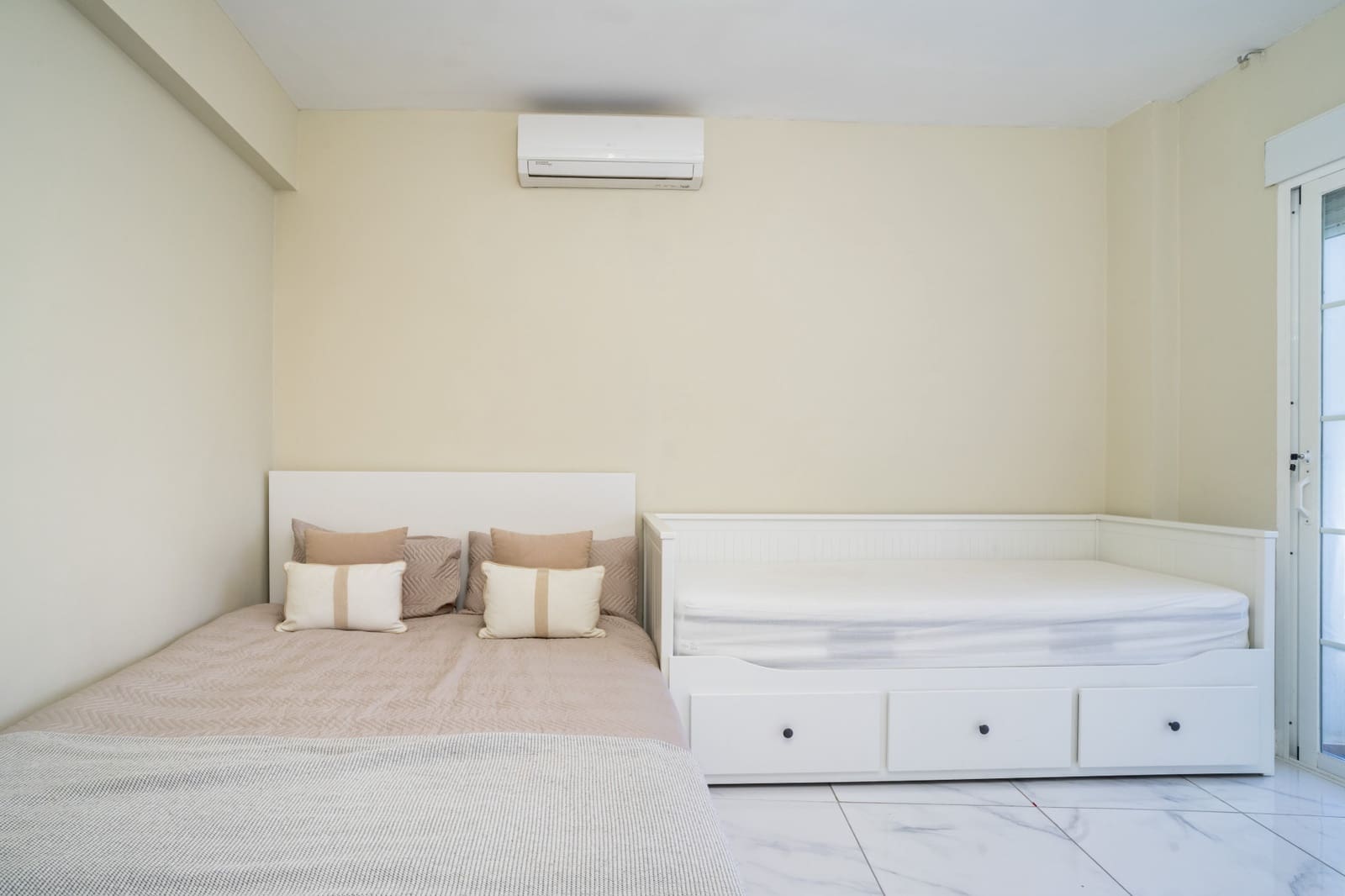 2 bedroom Apartment for sale in Nueva Andalucia with pool - € 499,950 (Ref: 9208200)