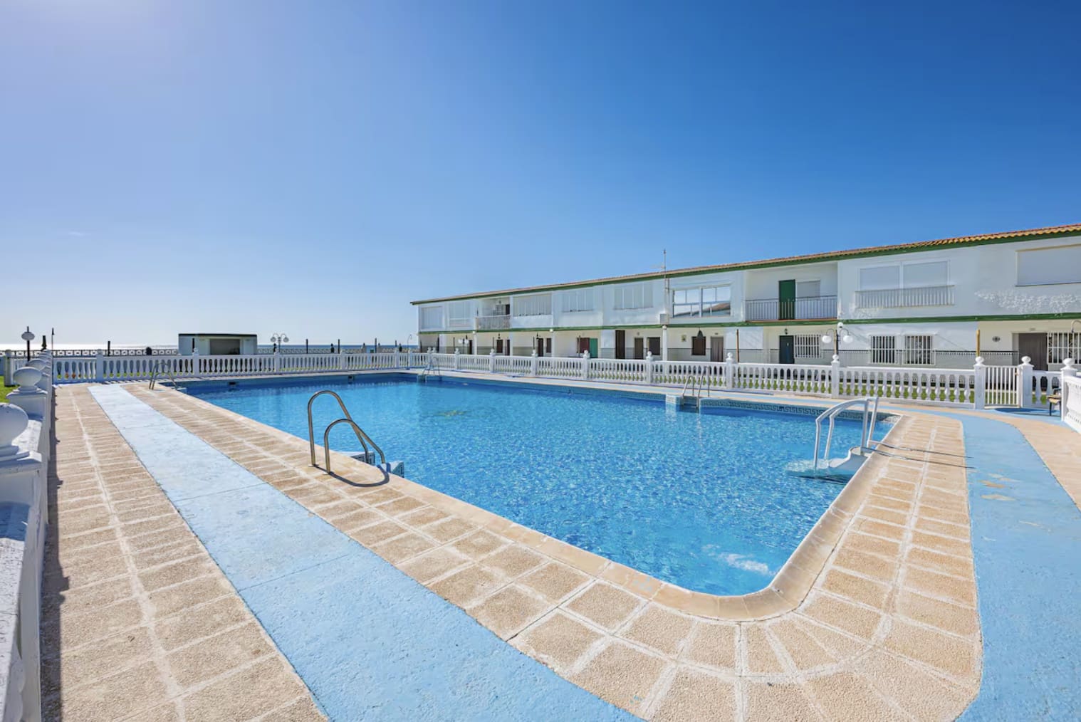 1 soveværelse Studio til leje i Manilva med swimmingpool garage - € 900 (Ref: 9239732)