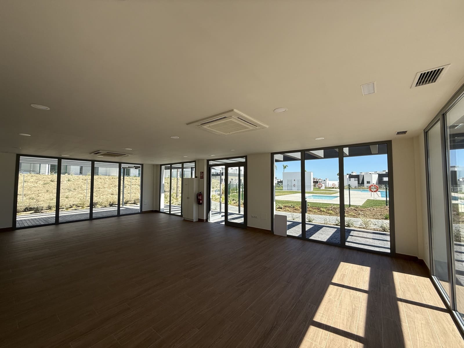 2 quarto Apartamento para venda em Estepona com piscina garagem - 415 000 € (Ref: 9242970)