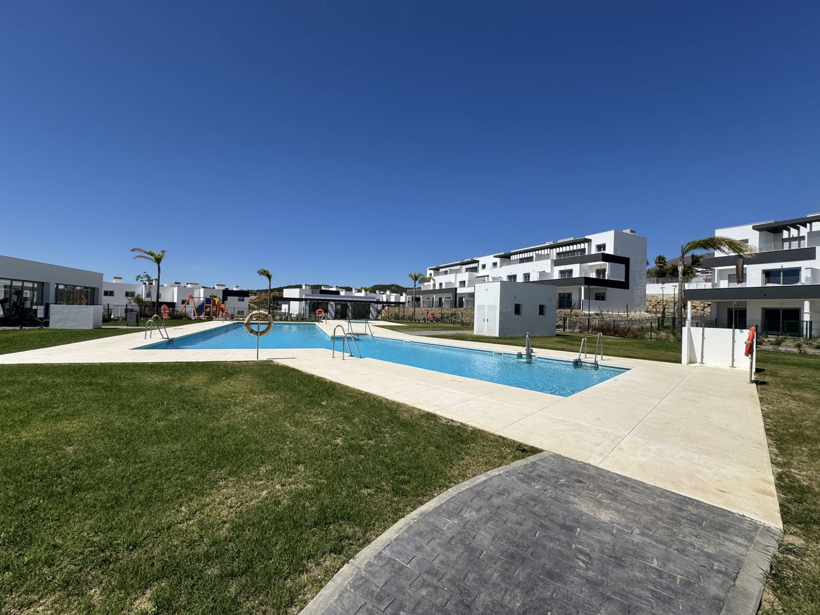 2 quarto Apartamento para venda em Estepona com piscina garagem - 415 000 € (Ref: 9242970)