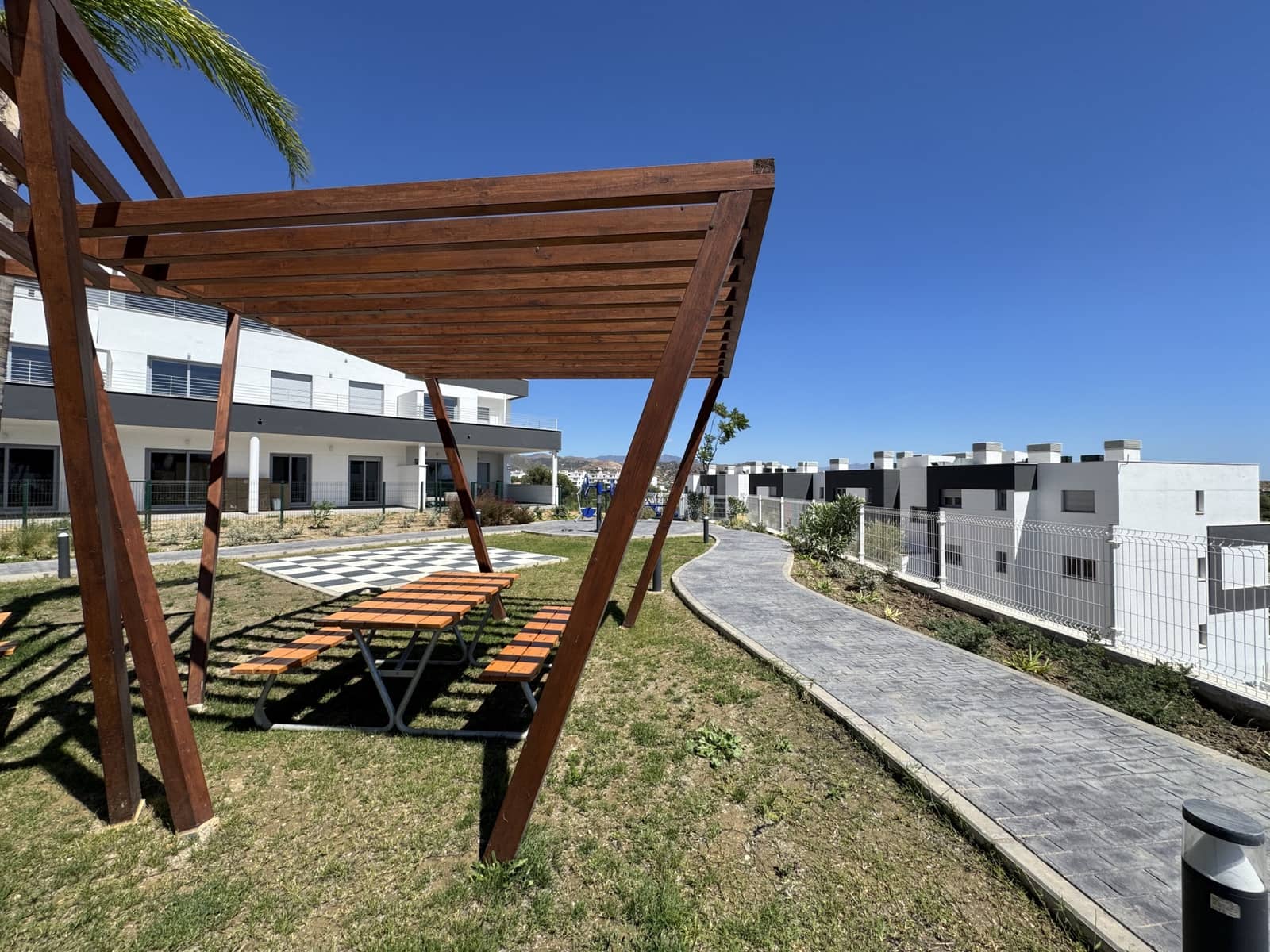 2 quarto Apartamento para venda em Estepona com piscina garagem - 415 000 € (Ref: 9242970)