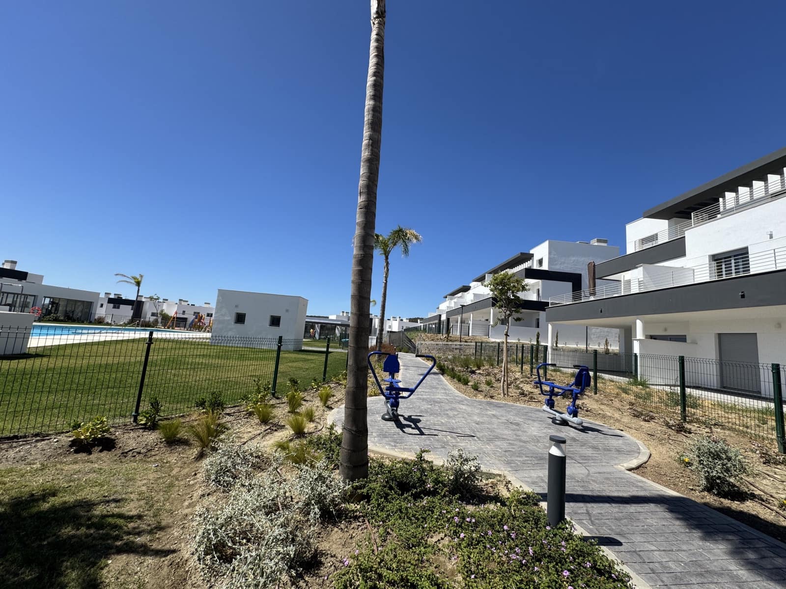 2 quarto Apartamento para venda em Estepona com piscina garagem - 415 000 € (Ref: 9242970)