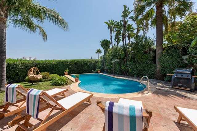 2 bedroom Villa for holiday rental in Nueva Andalucía Centro, Marbella with pool garage - € 4,550 (Ref: 9262392)