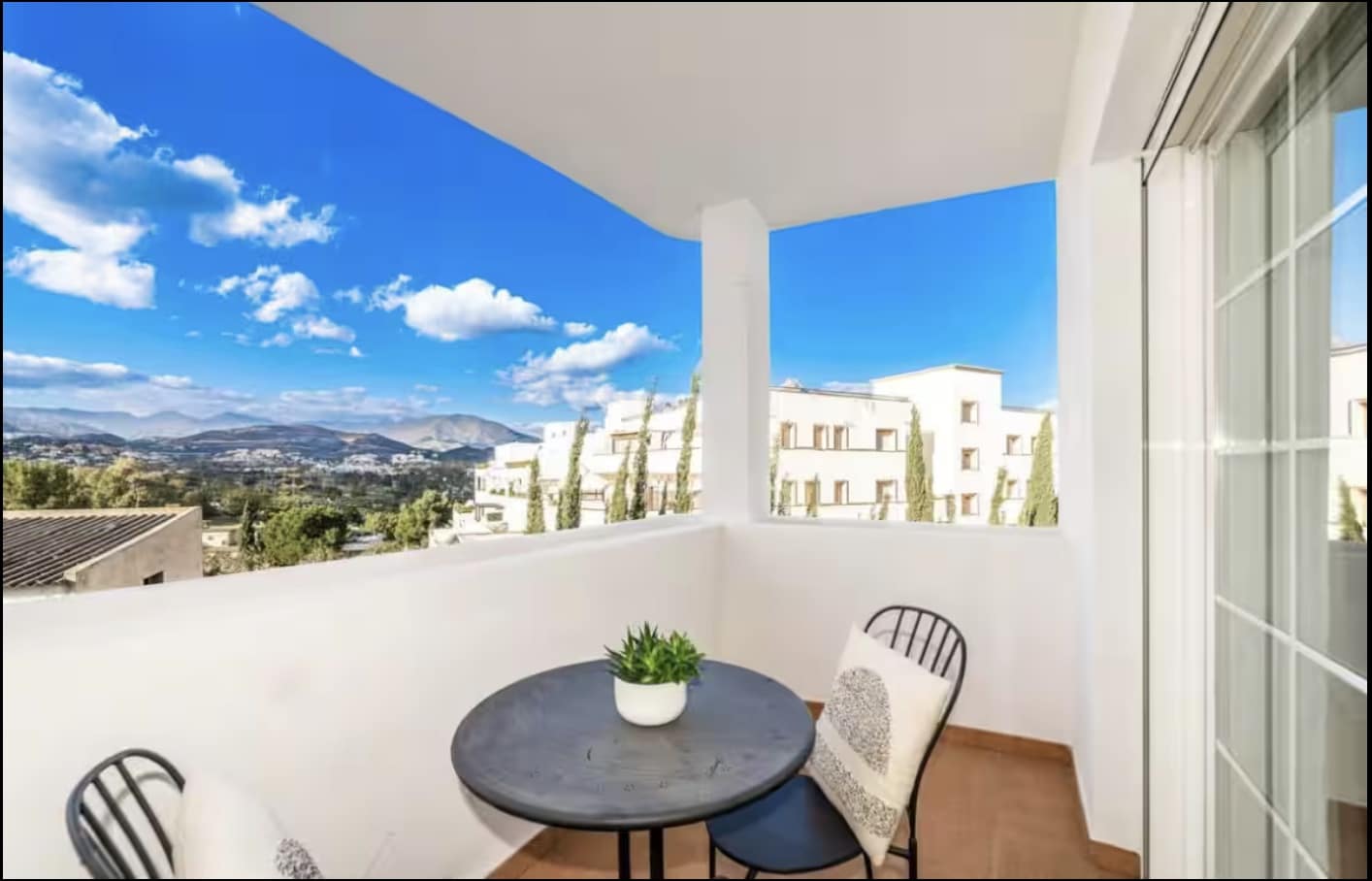1 Zimmer Apartment zu vermieten in Nueva Andalucia mit Pool - 2.000 € (Ref: 9296697)