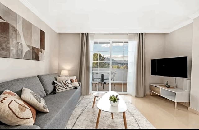 1 slaapkamer Appartement te huur in Nueva Andalucia, Marbella met zwembad - € 2.000 (Ref: 9296697)