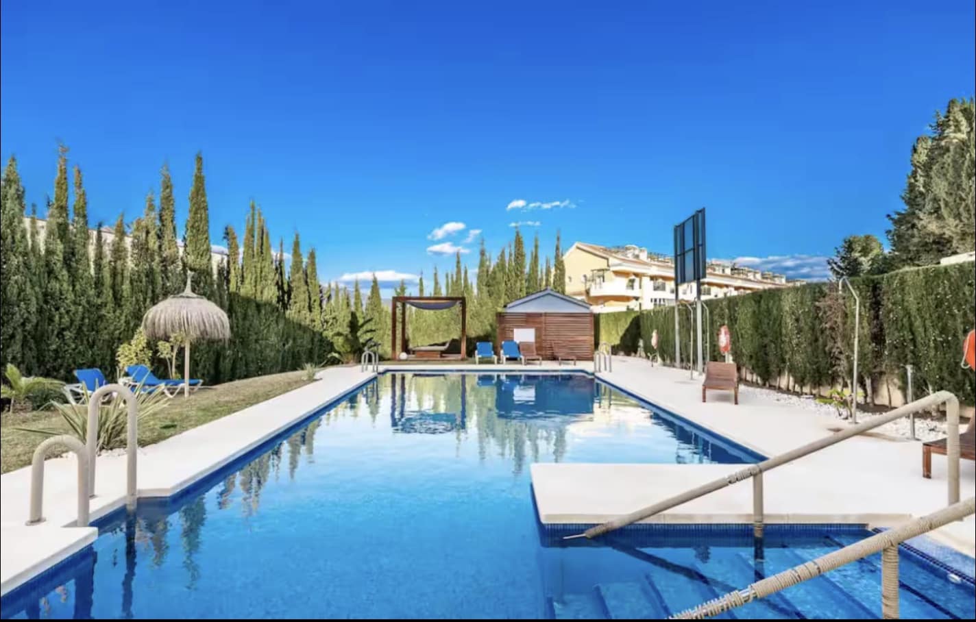 1 Zimmer Apartment zu vermieten in Nueva Andalucia mit Pool - 2.000 € (Ref: 9296697)