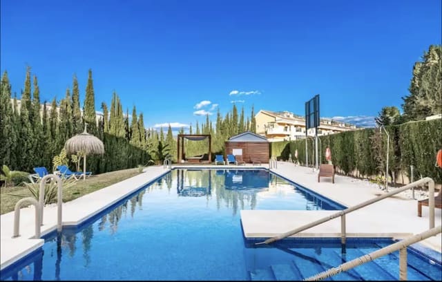 1 slaapkamer Appartement te huur in Nueva Andalucia, Marbella met zwembad - € 2.000 (Ref: 9296697)