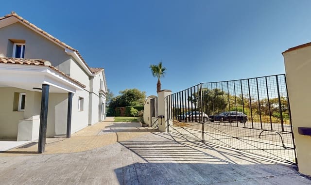 6 chambre Villa/Maison à vendre à Sotogrande Costa, San Roque avec piscine garage - 1 550 000 € (Ref: 9347030)