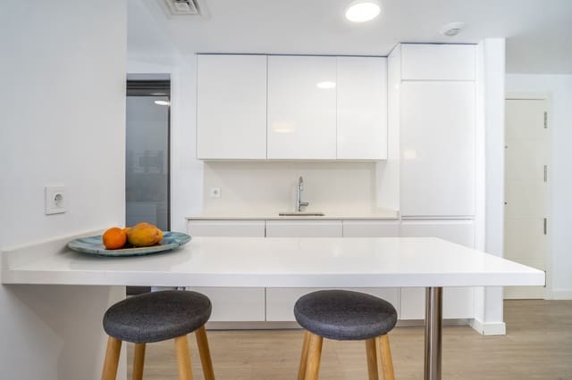 Apartamento de 3 habitaciones en Mijas Costa, Mijas en venta con piscina garaje - 615.000 € (Ref: 9371882)