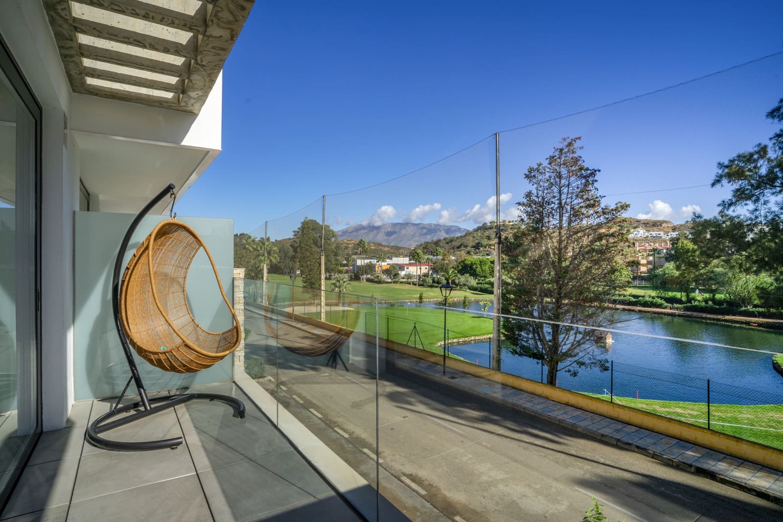 Apartamento de 3 habitaciones en Mijas Costa en venta con piscina garaje - 615.000 € (Ref: 9371882)