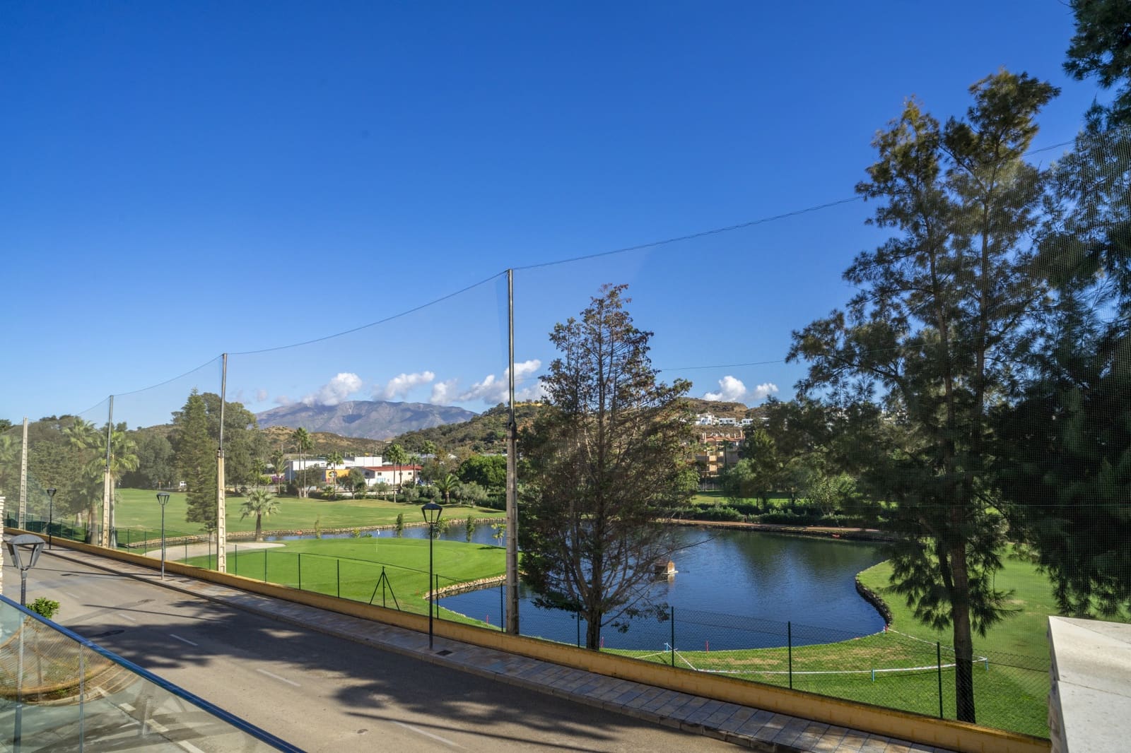 Apartamento de 3 habitaciones en Mijas Costa en venta con piscina garaje - 615.000 € (Ref: 9371882)