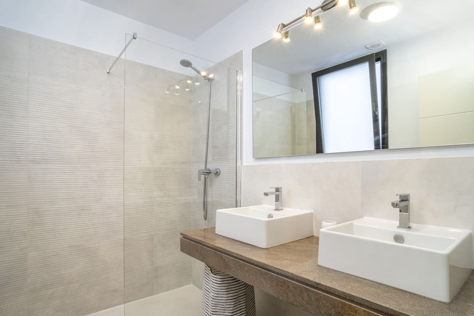 Apartamento de 3 habitaciones en Mijas Costa en venta con piscina garaje - 615.000 € (Ref: 9371882)