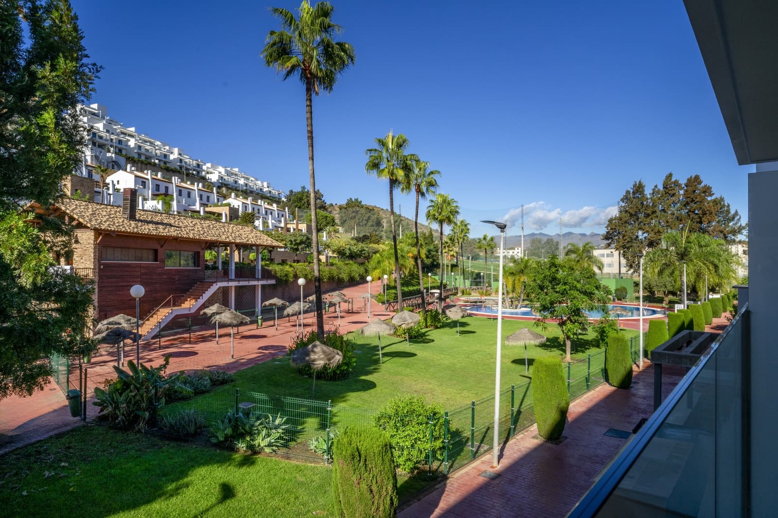 Apartamento de 3 habitaciones en Mijas Costa en venta con piscina garaje - 615.000 € (Ref: 9371882)