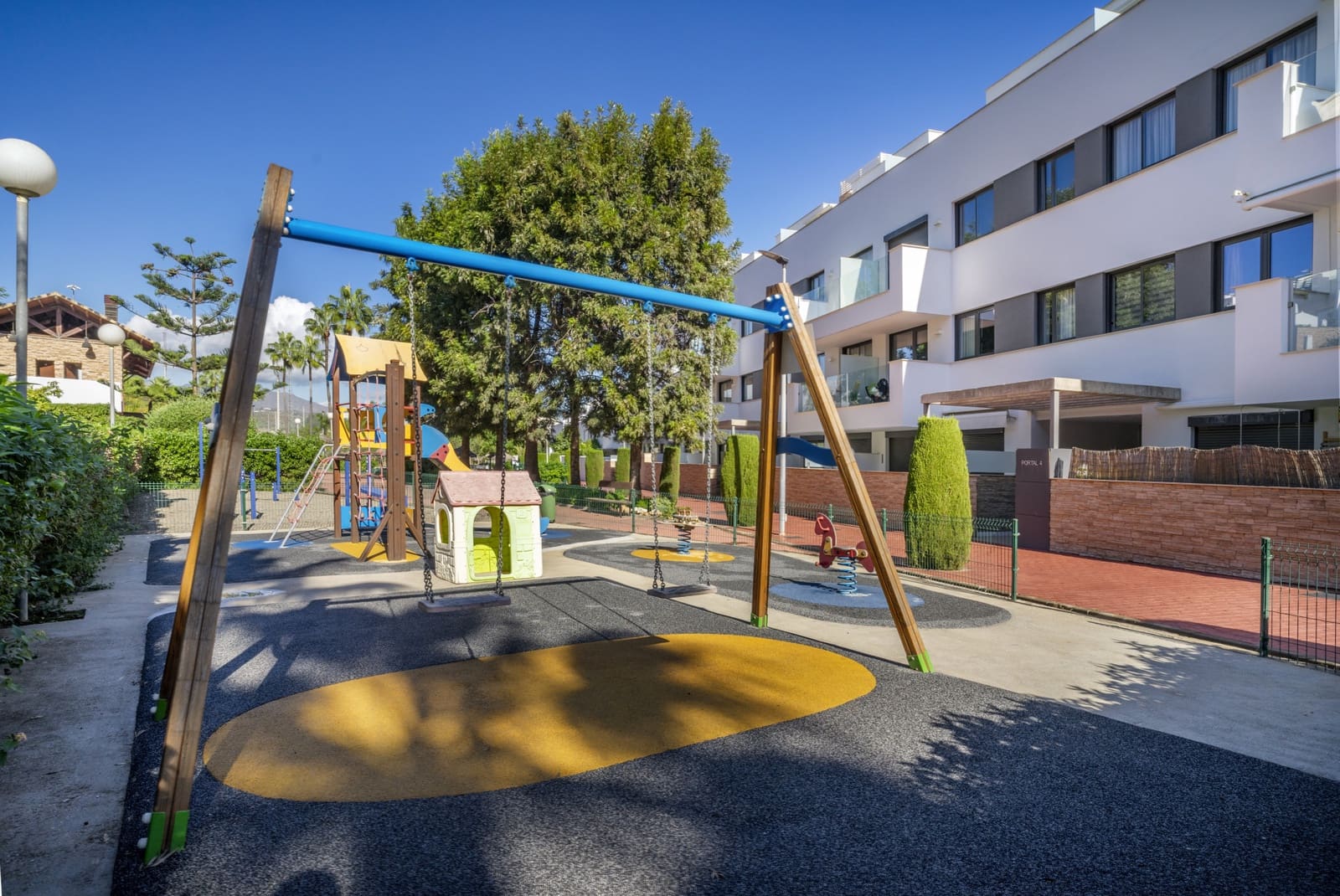 Apartamento de 3 habitaciones en Mijas Costa en venta con piscina garaje - 615.000 € (Ref: 9371882)