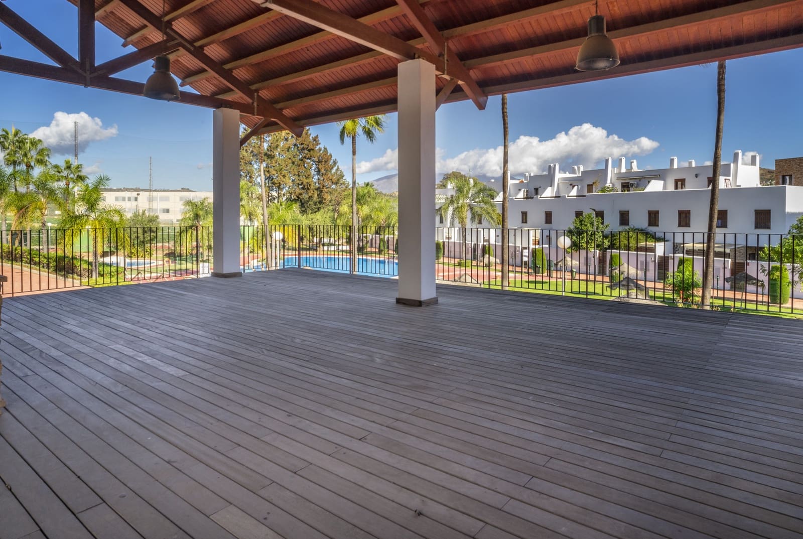 Apartamento de 3 habitaciones en Mijas Costa en venta con piscina garaje - 615.000 € (Ref: 9371882)