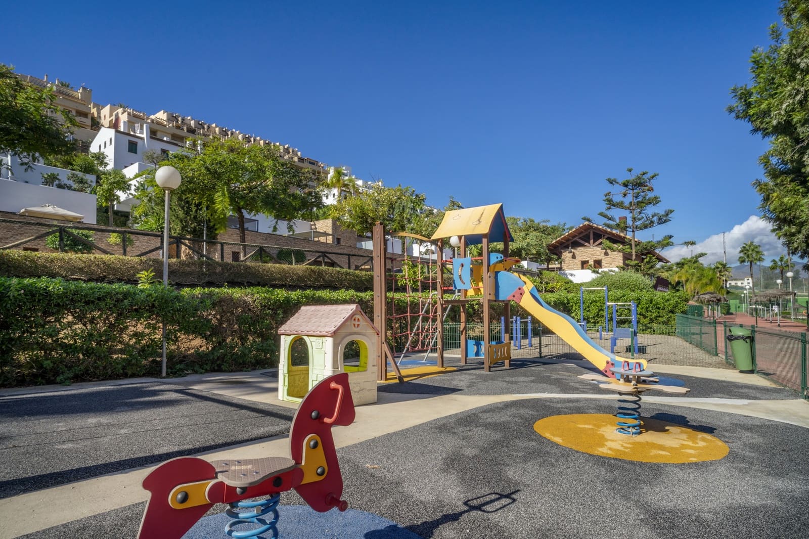 Apartamento de 3 habitaciones en Mijas Costa en venta con piscina garaje - 615.000 € (Ref: 9371882)