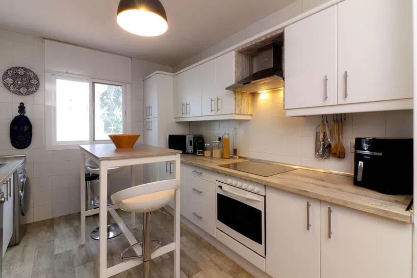 2 quarto Apartamento para arrendamento para férias em Marbella com piscina Garagem - 625 € (Ref: 9375046)