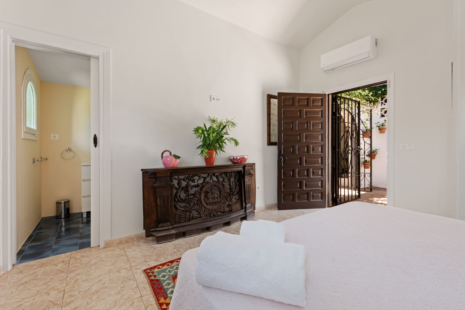 4 bedroom Villa for rent in Nueva Andalucia with pool garage - € 6,500 (Ref: 9385238)