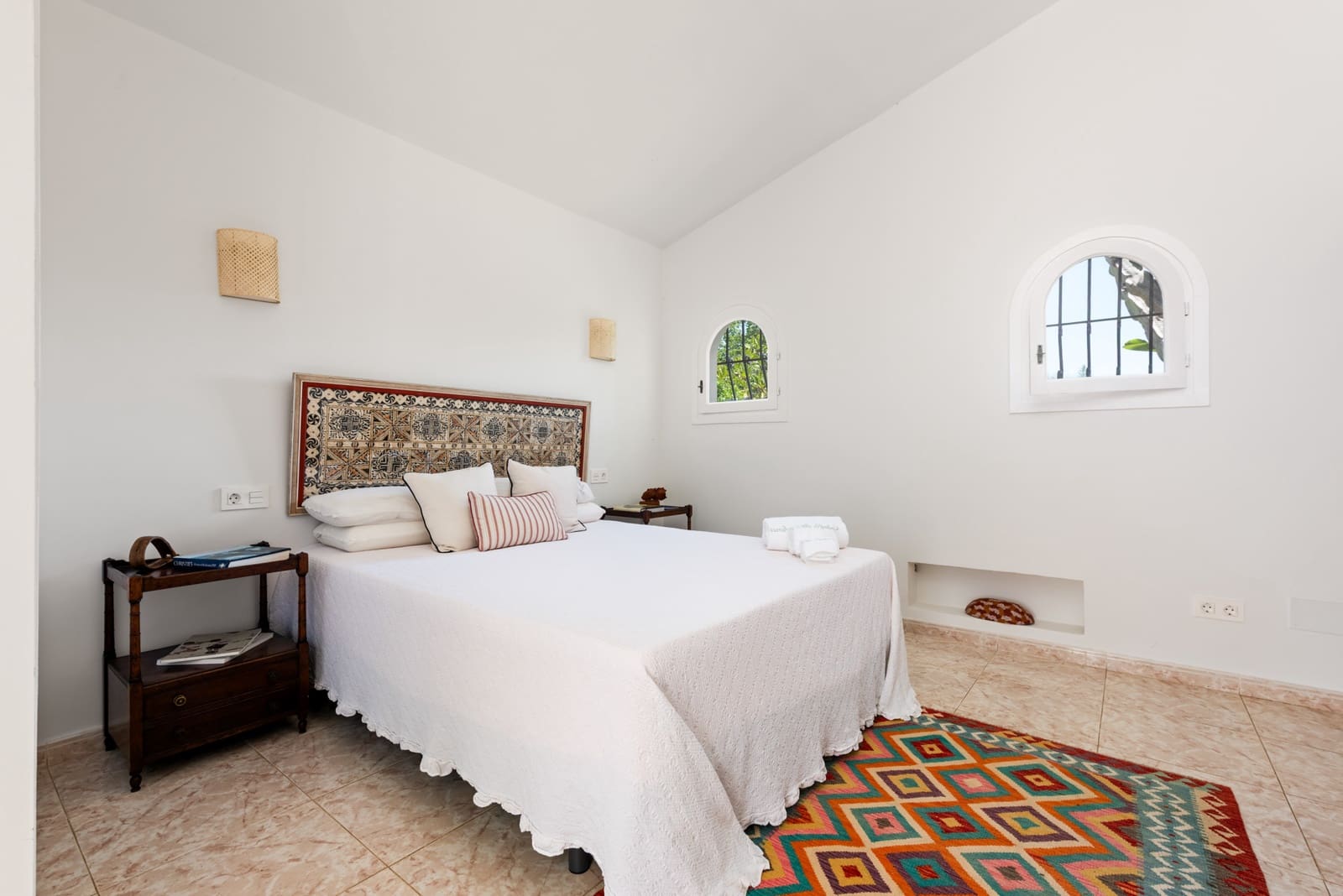 4 bedroom Villa for rent in Nueva Andalucia with pool garage - € 6,500 (Ref: 9385238)