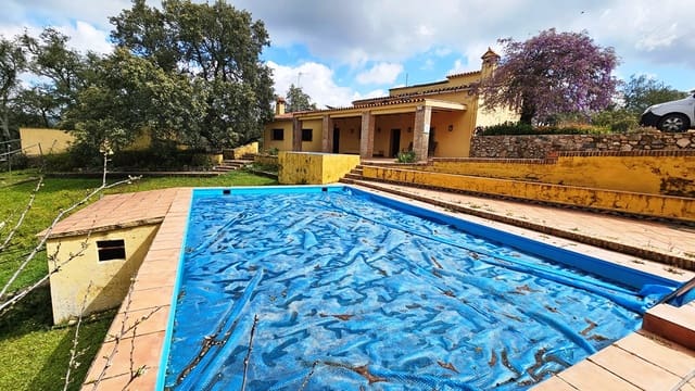 6 soveværelse Finca/Landehus til salg i Cortegana med swimmingpool - € 320.000 (Ref: 8191467)