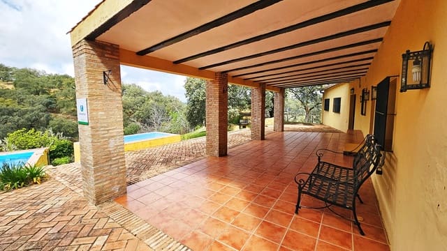 6 soveværelse Finca/Landehus til salg i Cortegana med swimmingpool - € 320.000 (Ref: 8191467)