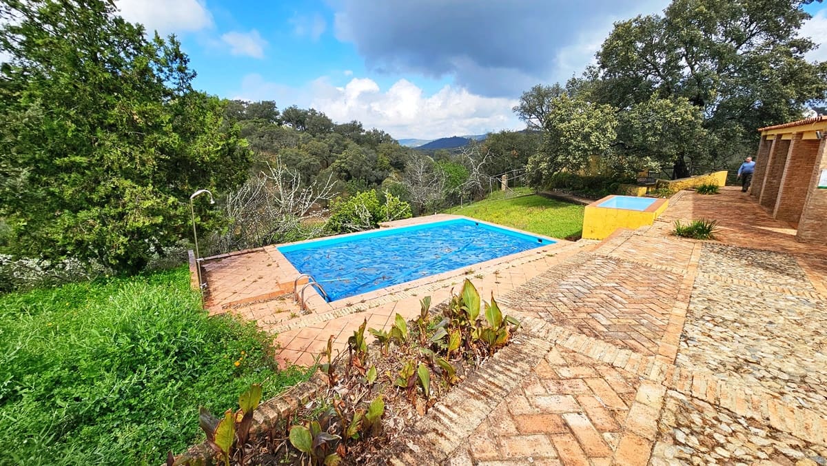 6 sypialnia Finka/Dom wiejski na sprzedaż w Cortegana z basenem - 320 000 € (Ref: 8191467)