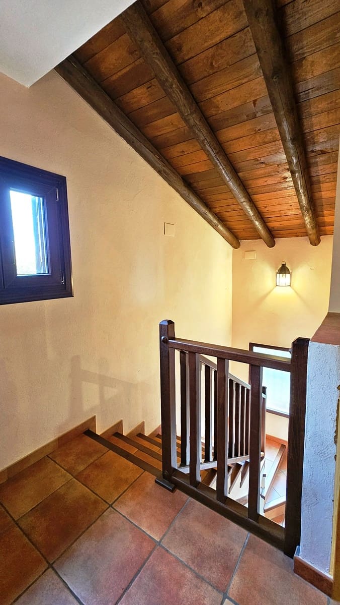 4 soveværelse Finca/Landehus til salg i Galaroza med swimmingpool - € 675.000 (Ref: 8191472)