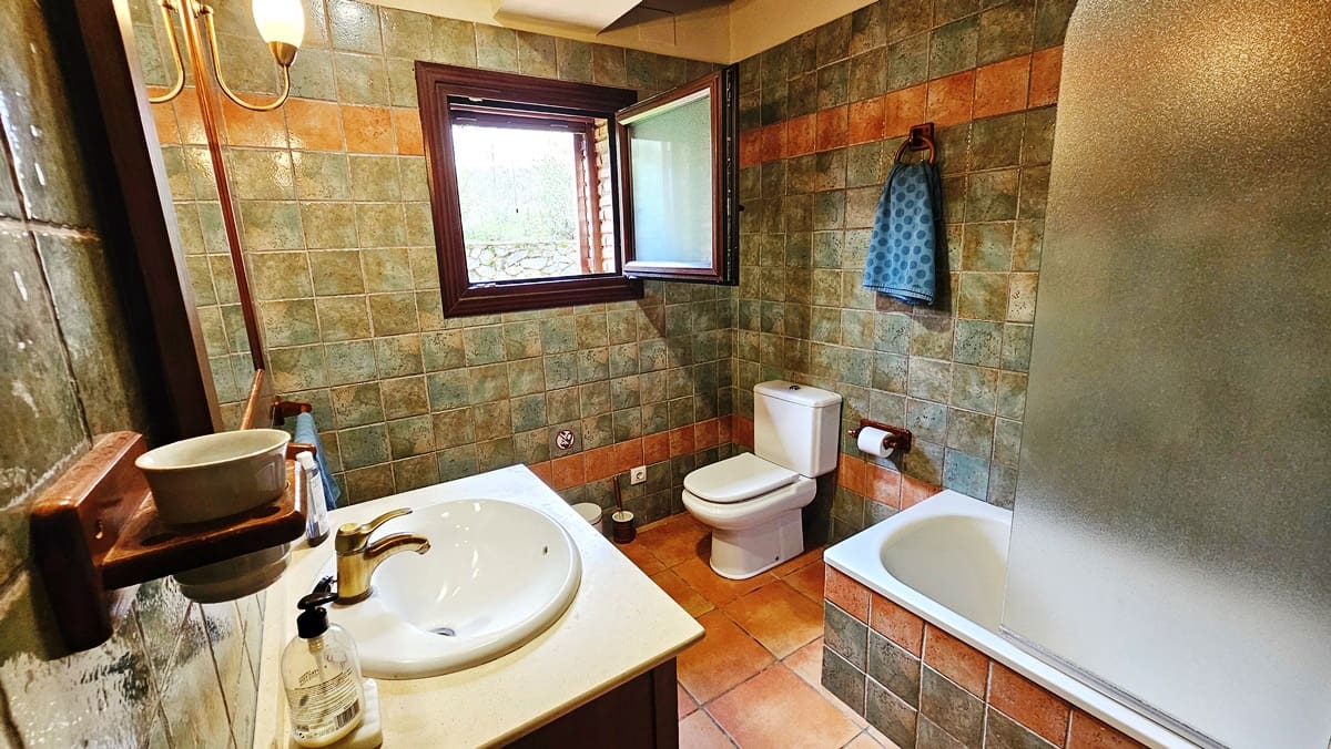 4 soveværelse Finca/Landehus til salg i Galaroza med swimmingpool - € 675.000 (Ref: 8191472)