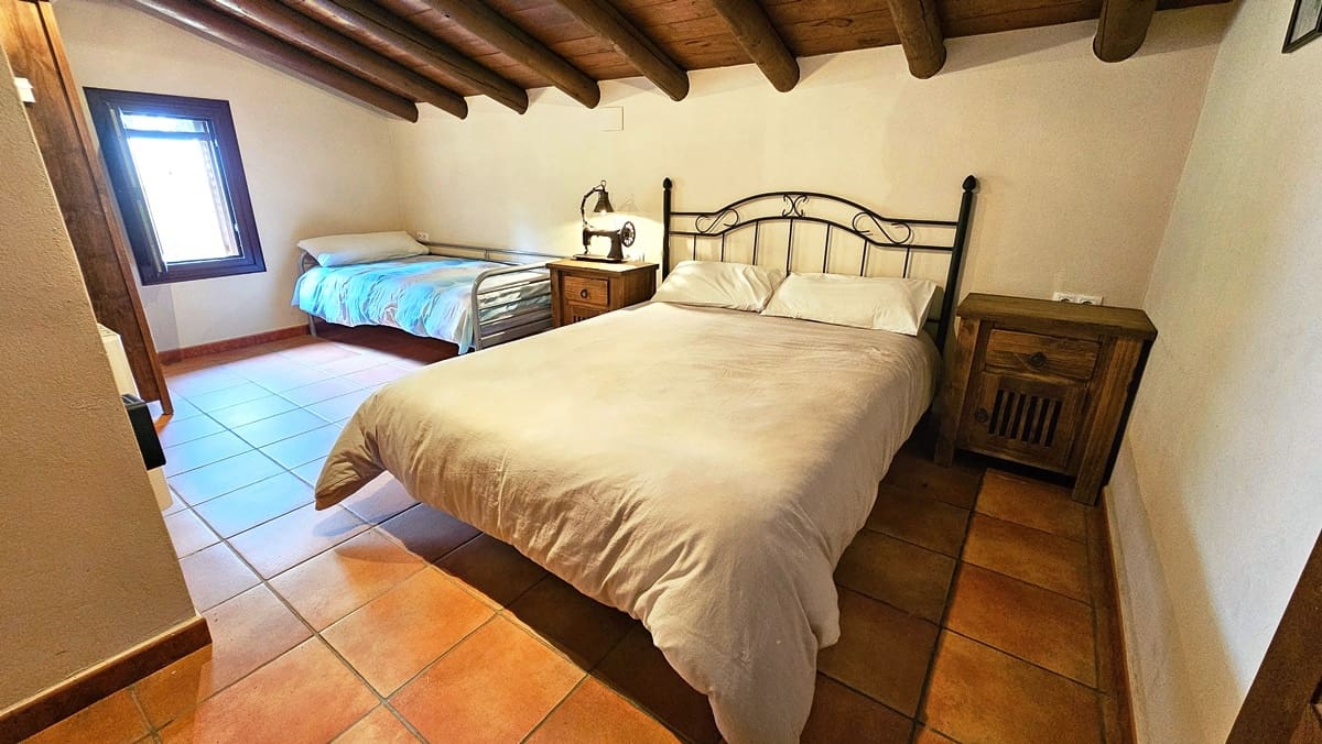 4 soveværelse Finca/Landehus til salg i Galaroza med swimmingpool - € 675.000 (Ref: 8191472)