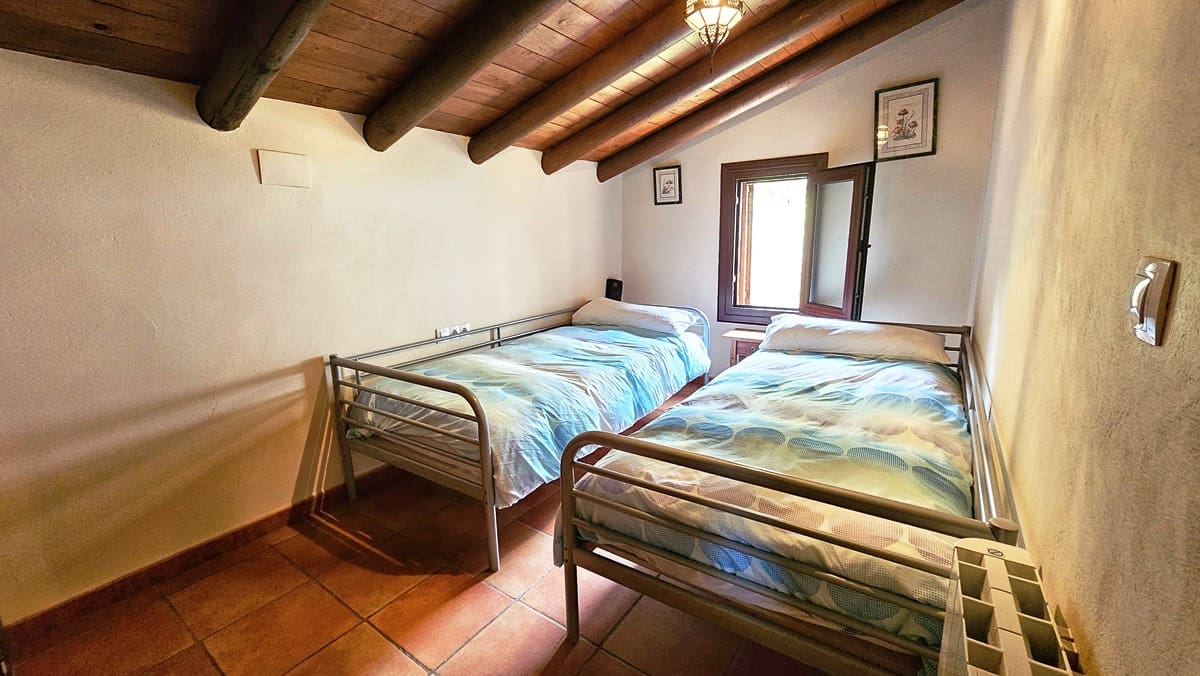 4 soveværelse Finca/Landehus til salg i Galaroza med swimmingpool - € 675.000 (Ref: 8191472)