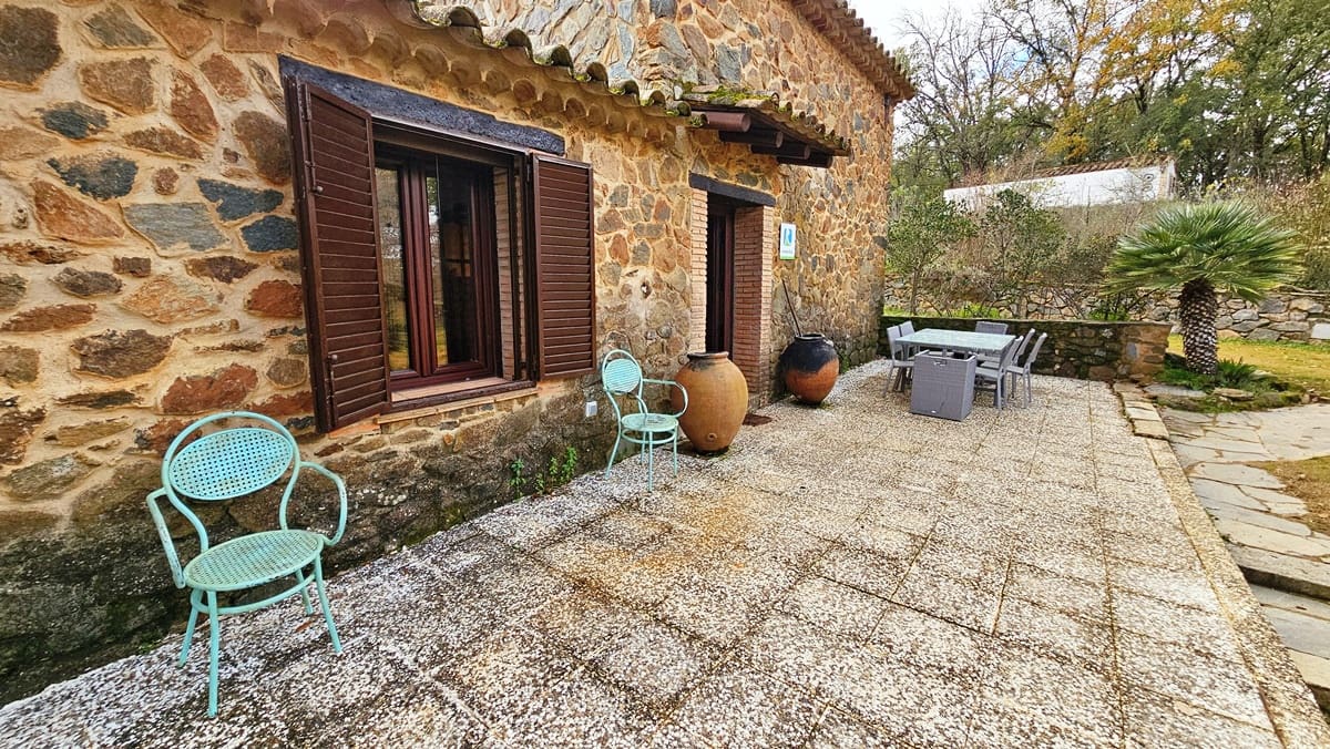 4 soveværelse Finca/Landehus til salg i Galaroza med swimmingpool - € 675.000 (Ref: 8191472)