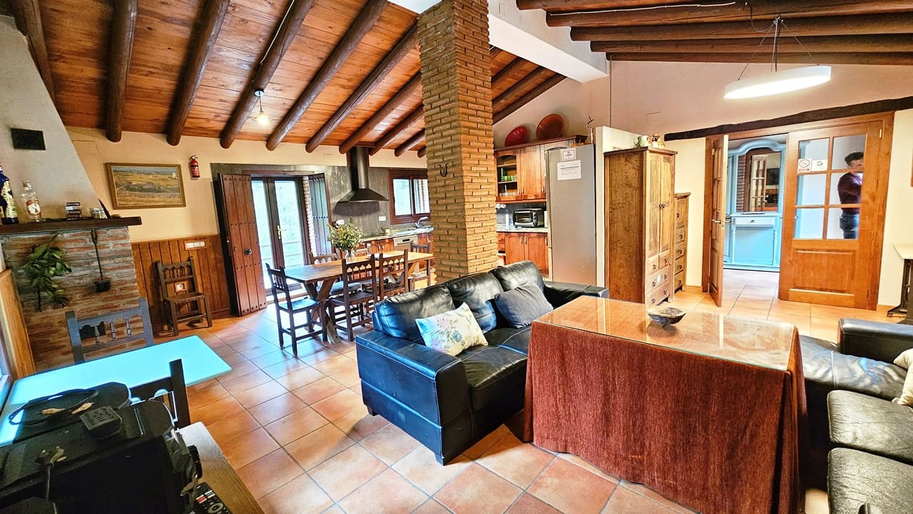 4 soveværelse Finca/Landehus til salg i Galaroza med swimmingpool - € 675.000 (Ref: 8191472)