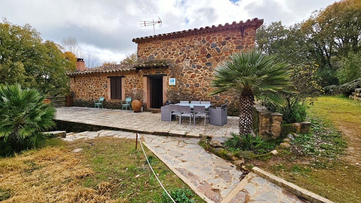 4 soveværelse Finca/Landehus til salg i Galaroza med swimmingpool - € 675.000 (Ref: 8191472)