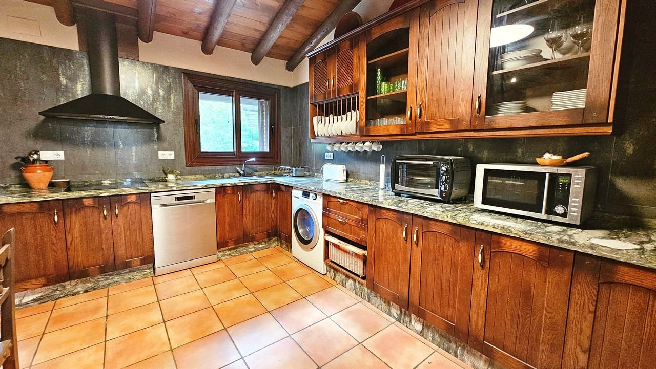 4 soveværelse Finca/Landehus til salg i Galaroza med swimmingpool - € 675.000 (Ref: 8191472)