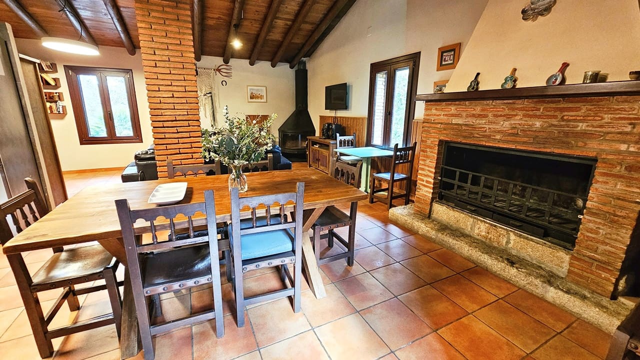 4 soveværelse Finca/Landehus til salg i Galaroza med swimmingpool - € 675.000 (Ref: 8191472)