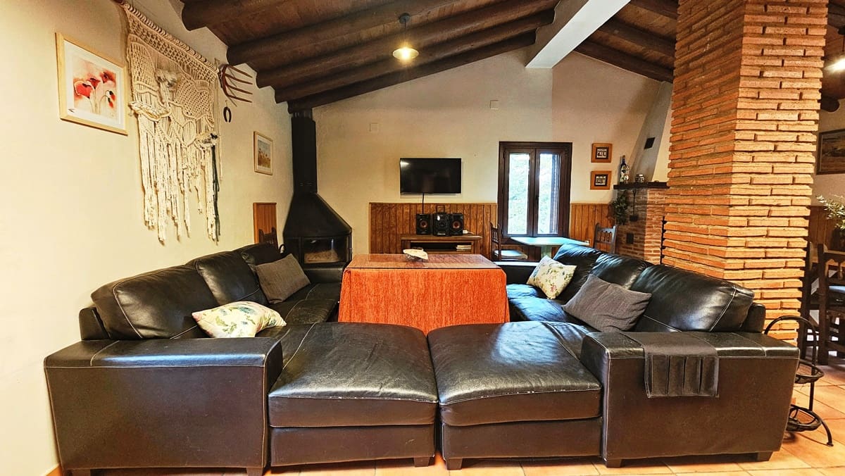 4 soveværelse Finca/Landehus til salg i Galaroza med swimmingpool - € 675.000 (Ref: 8191472)