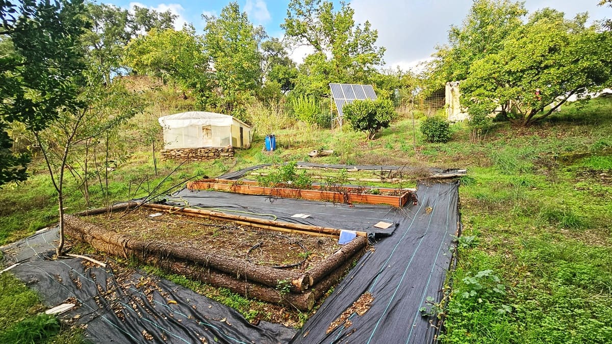 2 soveværelse Finca/Landehus til salg i Castano del Robledo med swimmingpool - € 255.000 (Ref: 8632953)