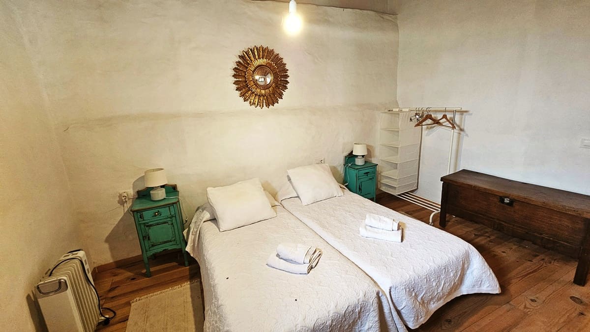 4 soveværelse Byhus til salg i Hinojales - € 189.000 (Ref: 8661384)