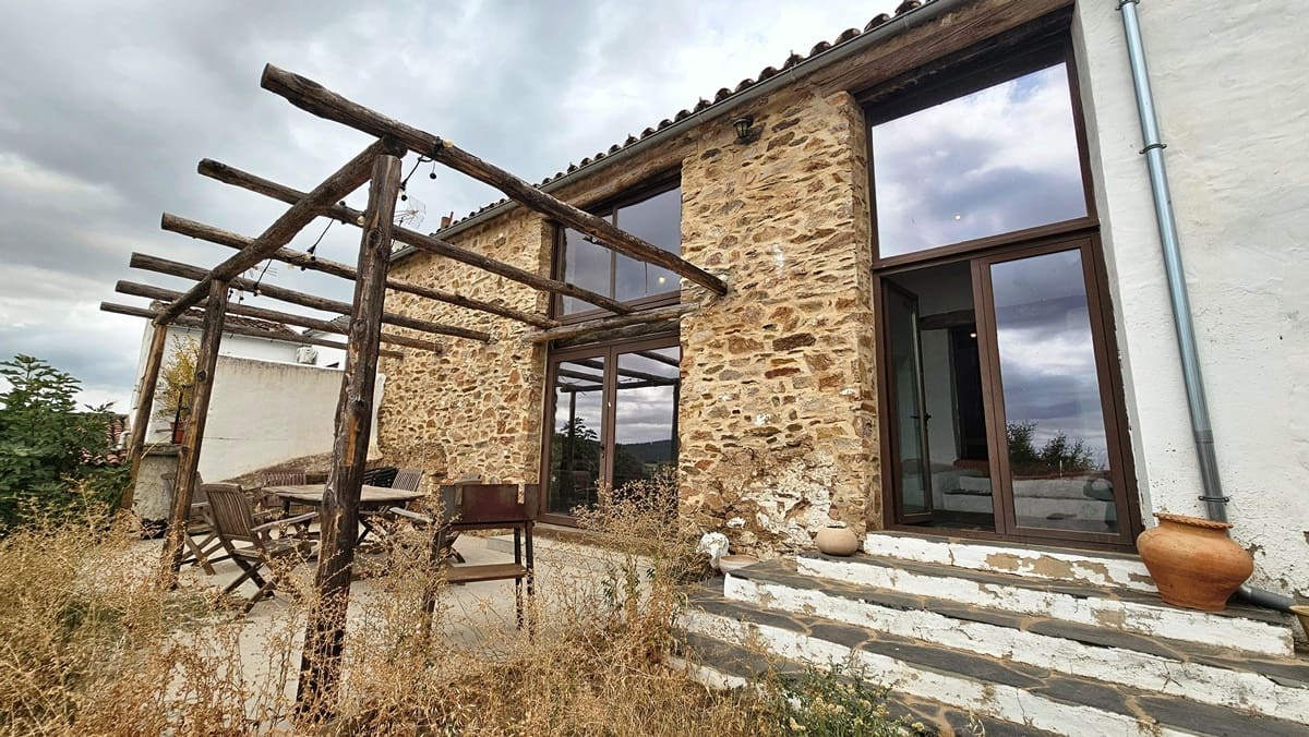 4 soveværelse Byhus til salg i Hinojales - € 189.000 (Ref: 8661384)