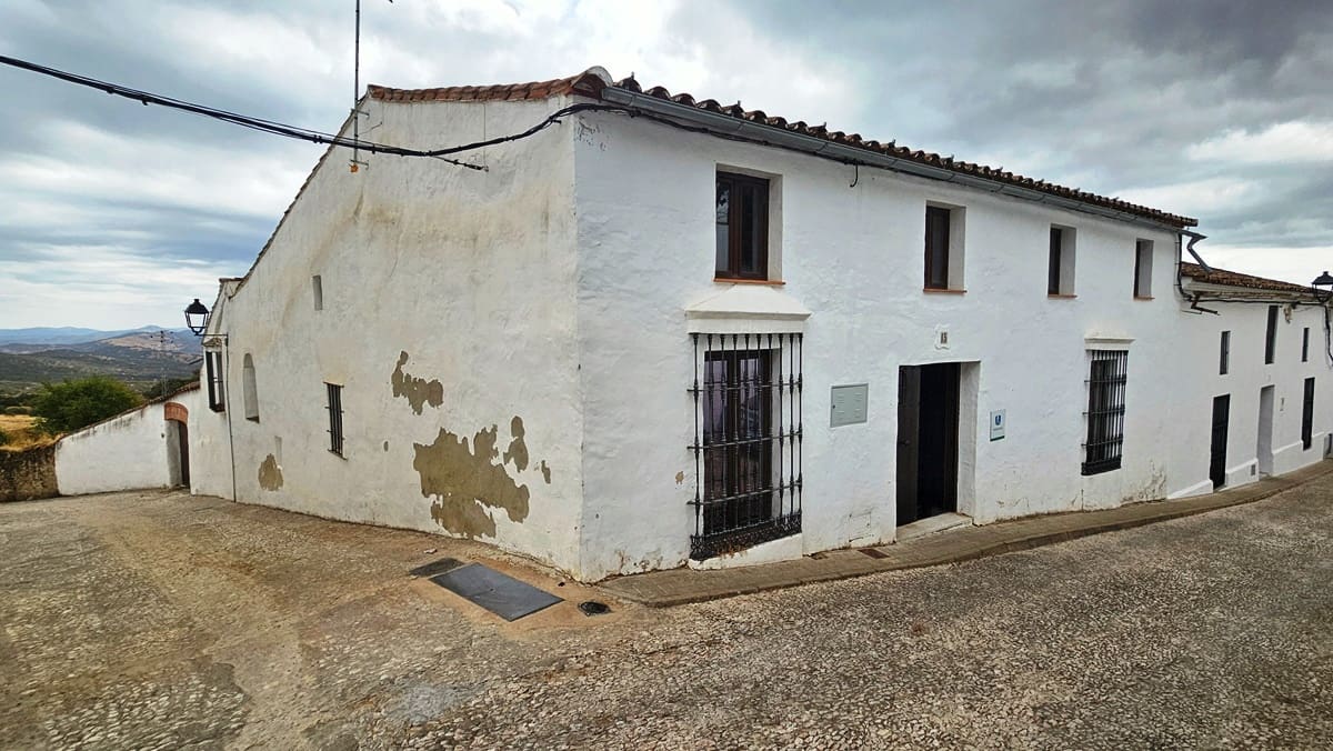 4 soveværelse Byhus til salg i Hinojales - € 189.000 (Ref: 8661384)