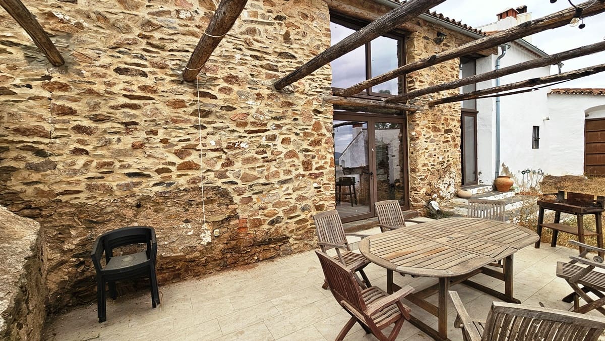 4 soveværelse Byhus til salg i Hinojales - € 189.000 (Ref: 8661384)